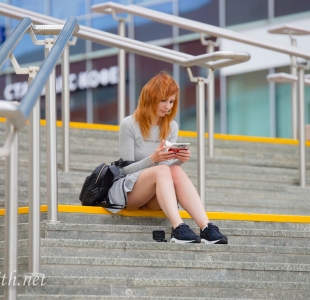 jeny-smith-windy-upskirt_01