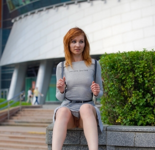 jeny-smith-windy-upskirt_05