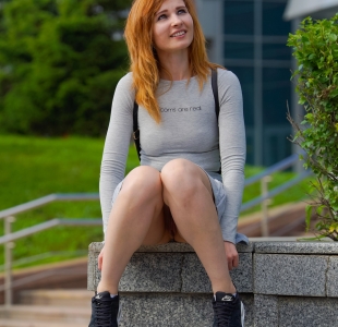 jeny-smith-windy-upskirt_07