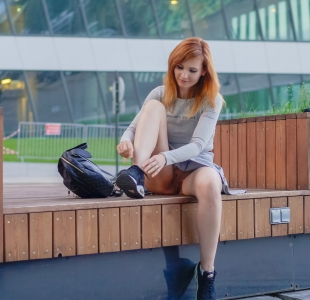 jeny-smith-windy-upskirt_09