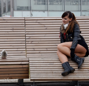 jeny-smith-walking-bottomless_06